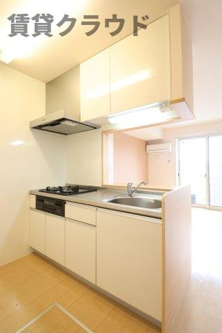 グロリアスのキッチン|コンパクトなキッチンで掃除もラクラク