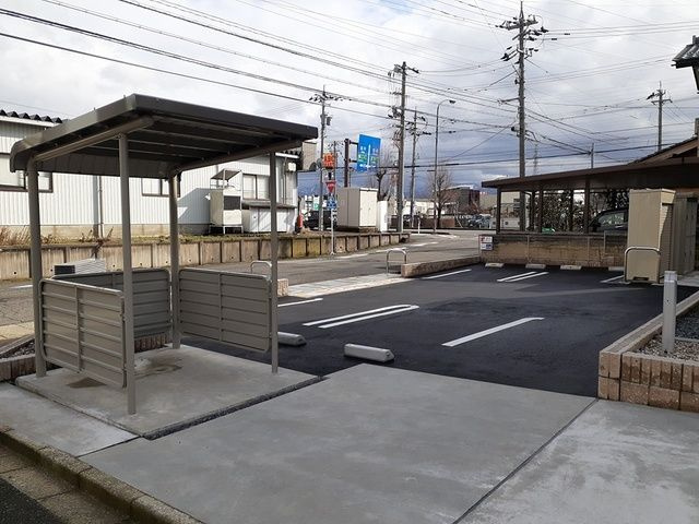 リリィ．モモの駐車場