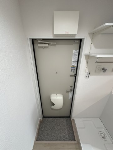 川崎市多摩区生田５丁目のアパートの玄関