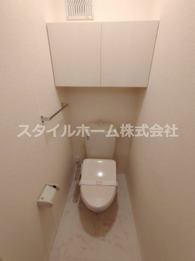 ヴァイオレットのトイレ|別部屋写真です。