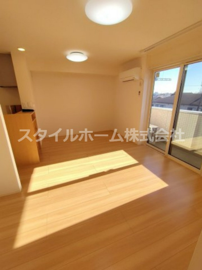 ヴァイオレットの居間・リビング|別部屋写真です。