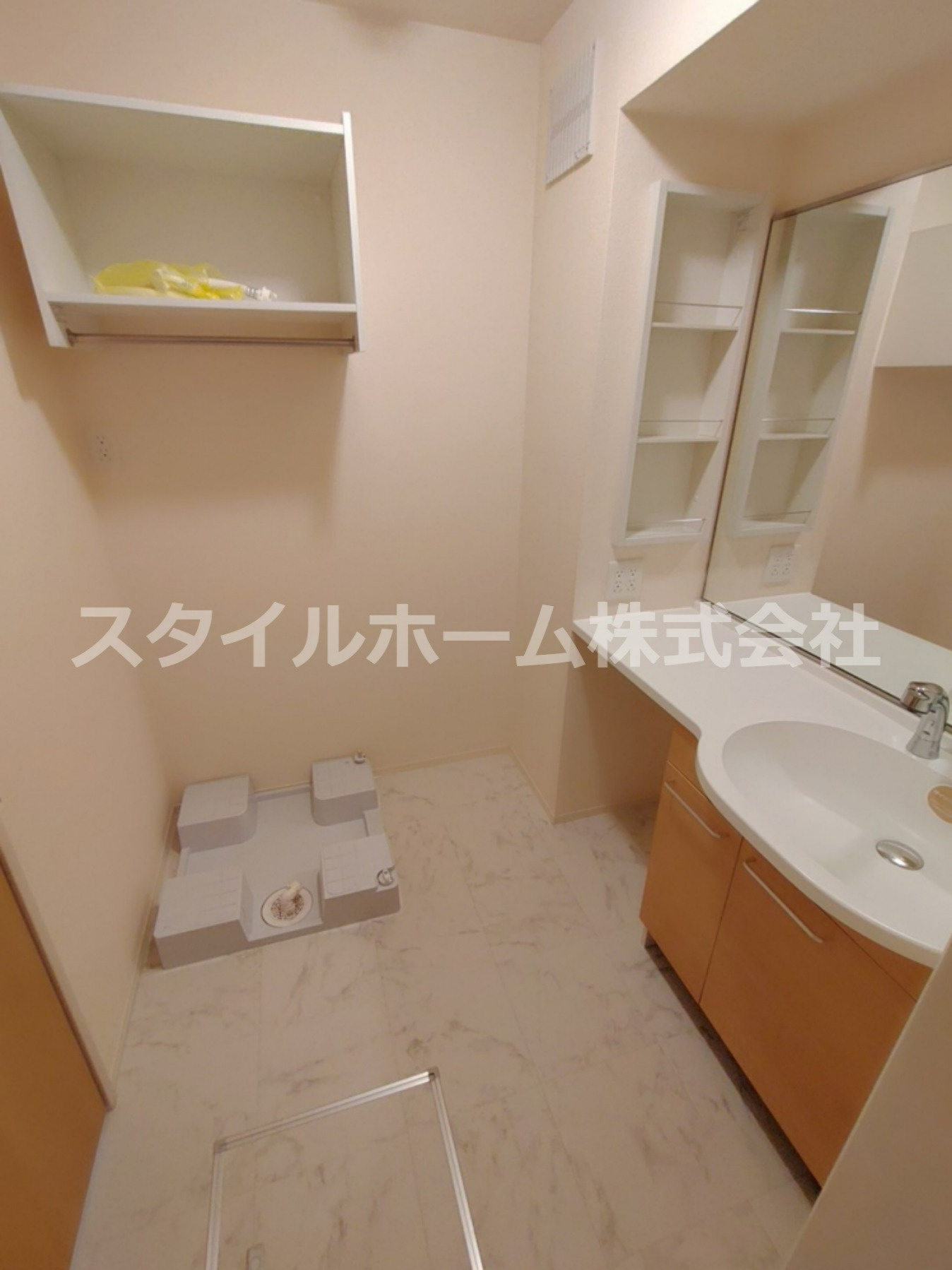 ヴァイオレットの洗面所|別部屋写真です。