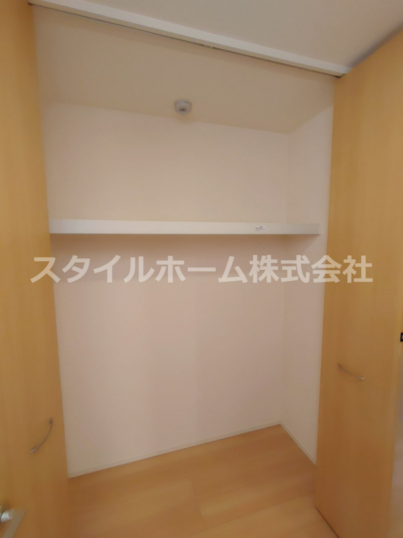 ヴァイオレットの収納|別部屋写真です。