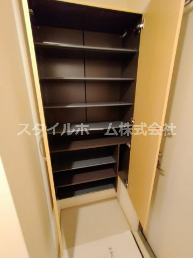 ヴァイオレットの玄関|別部屋写真です。