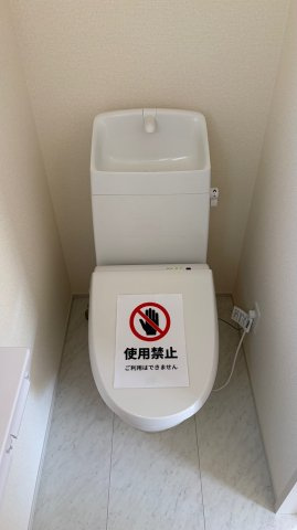 上堂三丁目第２のトイレ|一年中快適なトイレ時間♪温水洗浄機能付きで清潔＆快適！毎日使う場所だからこそ、うれしい設備です。