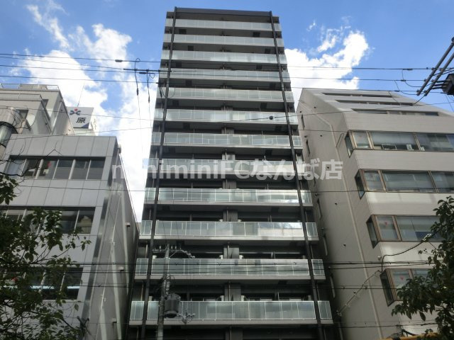 コンフォリア心斎橋EASTの外観
