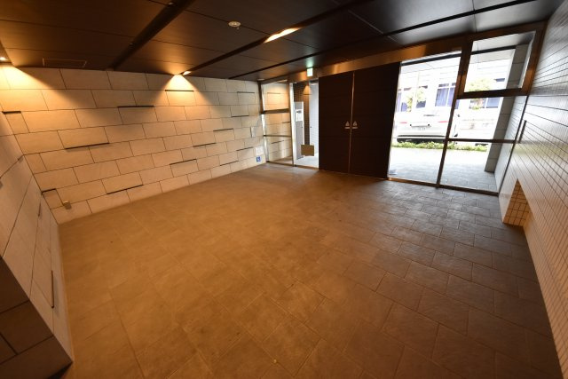 コンフォリア心斎橋EASTのエントランス