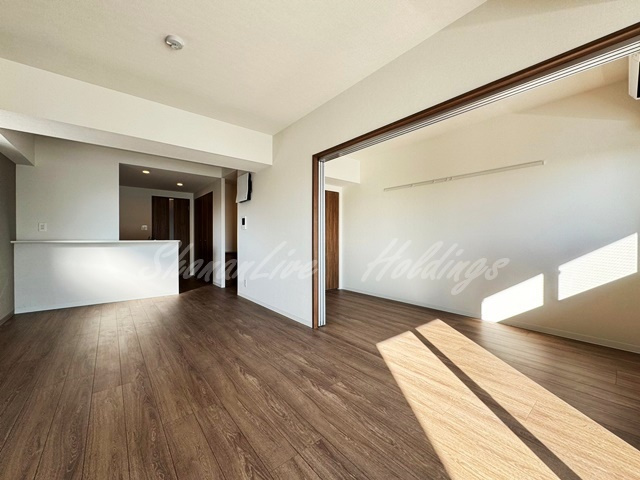 平塚市明石町の賃貸マンションの居間・リビング