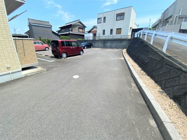 プロニティ朝日の駐車場