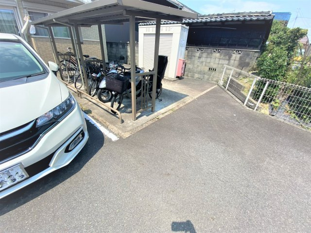 プロニティ朝日の駐車場