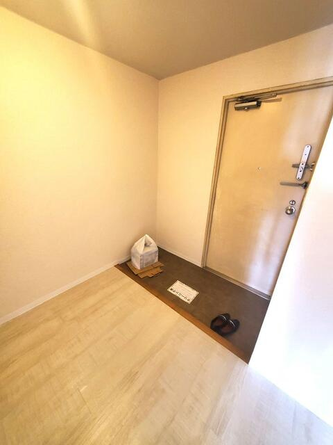 川崎市多摩区菅３丁目の賃貸マンションの玄関