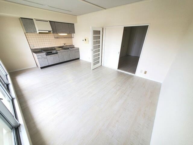 川崎市多摩区菅３丁目の賃貸マンションの居間・リビング