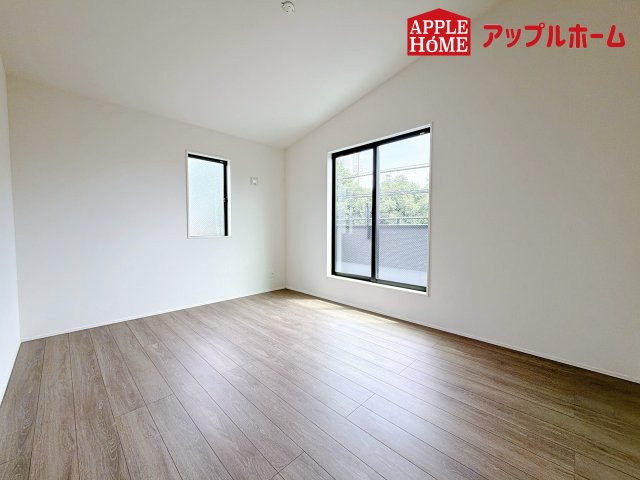 さいたま市日進町13期の洋室|居室は全室収納あり！たっぷりある収納活用でお部屋もキレイを保てます♪