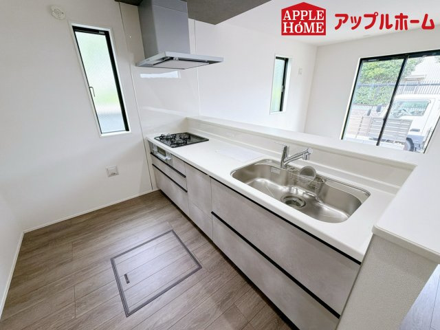さいたま市日進町13期のキッチン|キッチンの収納も充実☆生活の質が向上すること間違いなしの充実設備です。