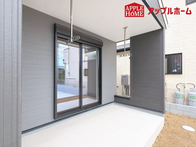 西区二ツ宮のその他|急な雨でも安心、屋根下ポーチ！