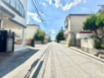 【前面道路含む現地写真】 | 八幡市八幡双栗　中古戸建 | 一度、実際にご覧になってみませんか？暮らしやすい周辺環境も含め、スタッフがご案内いたします。お家探しの第一歩としてでも大丈夫です(^^)/お気軽にお問い合わせ下さいね♪