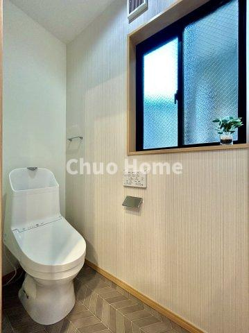 荒川区東日暮里6丁目中古住宅のトイレ|【トイレ】温水洗浄便座機能付きトイレ。温水洗浄便座は清潔にお使いいただくための大切なアイテムです。