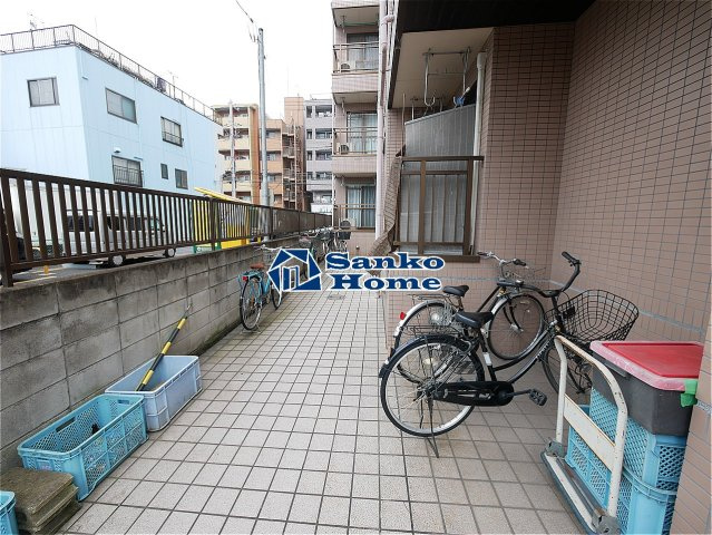 コーポサンフラワーの駐車場