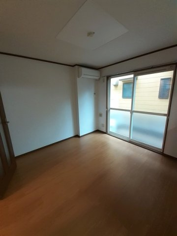 ヒルズ中田の居間・リビング