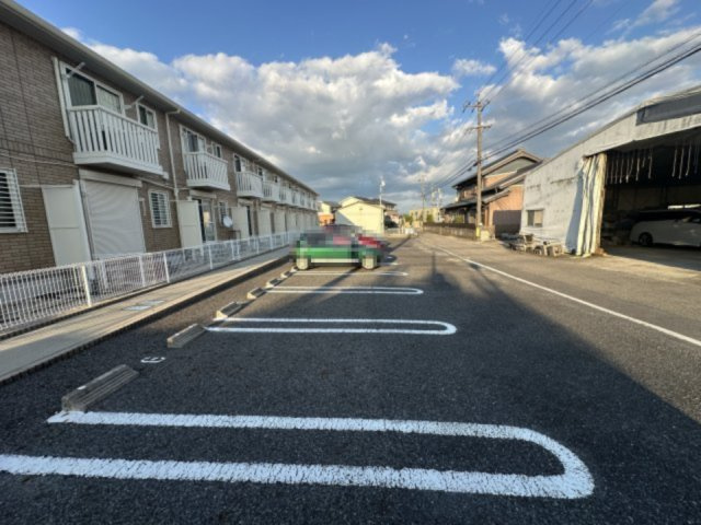 グランモアロイヤルの駐車場