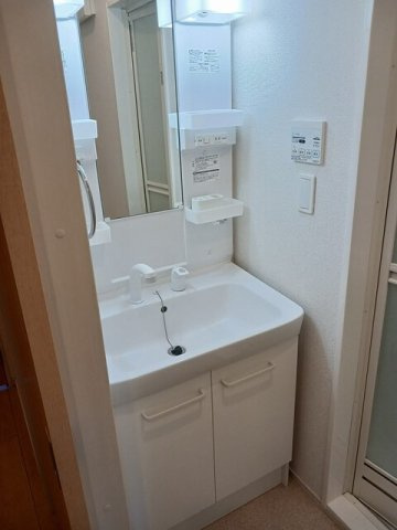 【洗面所】 | フラワー　Ａ | 明るい洗面所です