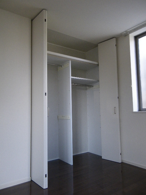 アルム上用賀の収納|天井まで高さのあるクロゼット