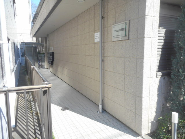 アルム上用賀のエントランス
