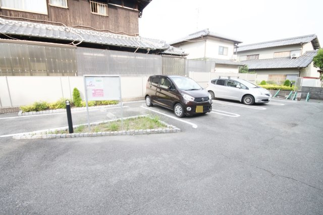 マーベラス撰花園の駐車場|駐車スペースもあります