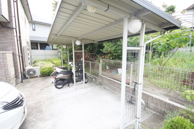 マーベラス撰花園の駐車場|カースペースがあります