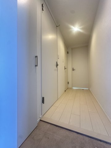 CRASTINE遠里小野の玄関
