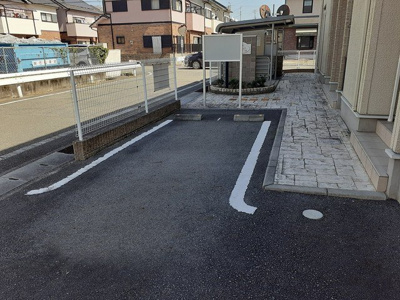 【駐車場】 | クレーヴェル | 駐車スペースもあります