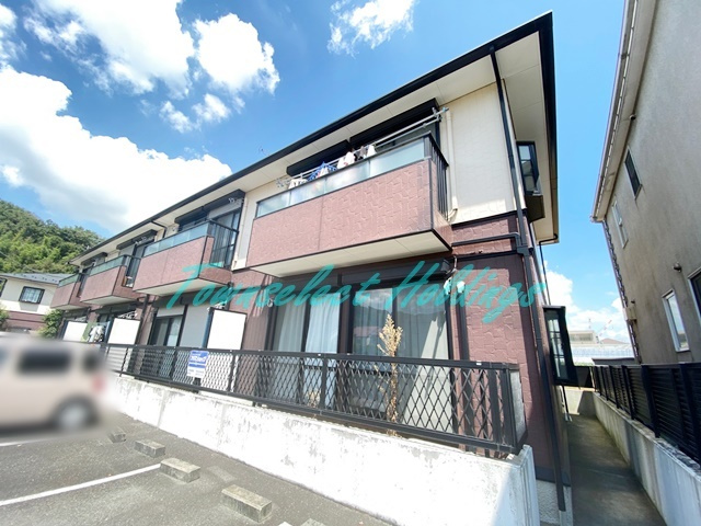 横浜市栄区長尾台町のアパートの外観