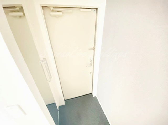 茅ヶ崎市出口町のアパートの玄関