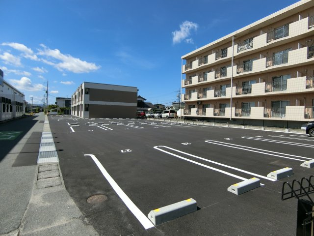 フレアマンションⅢの駐車場