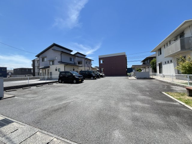 メゾン　ド　パルジェの駐車場