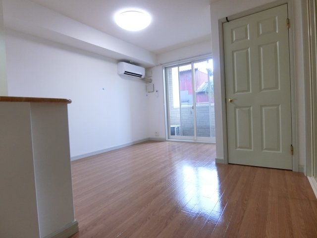 サウスコートの居間・リビング