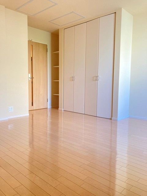 ＫＳメゾンの居間・リビング|★明るいフローリングのお部屋です★