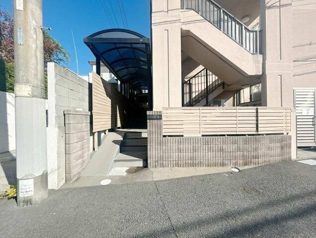 Ｕ－ＨＯＵＳＥ花輪ヶ丘のエントランス