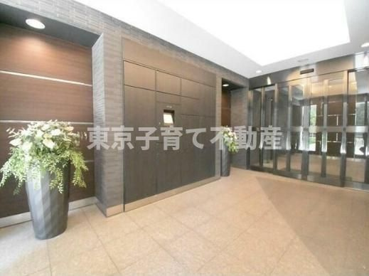 オーパスホームズ白山のエントランス