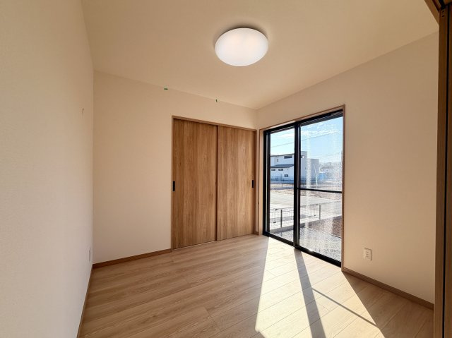 ワイウッドコート小山市中久喜第1期の洋室