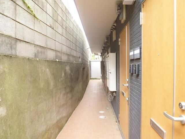 ｉＳメゾン前原のエントランス