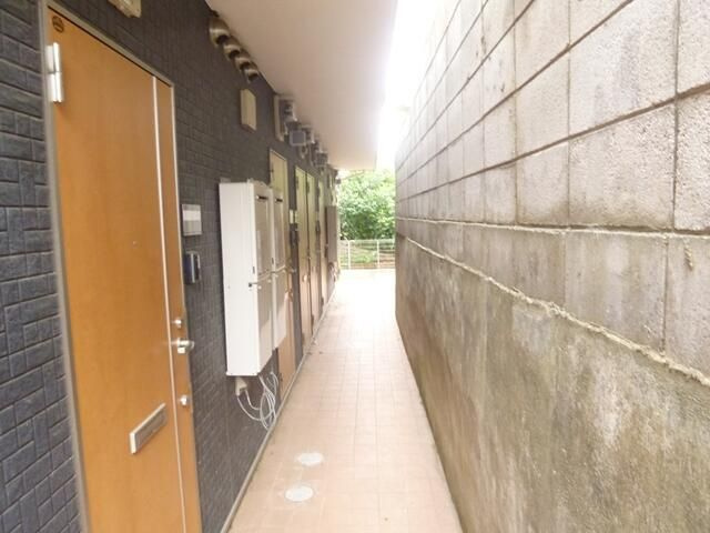 ｉＳメゾン前原の玄関