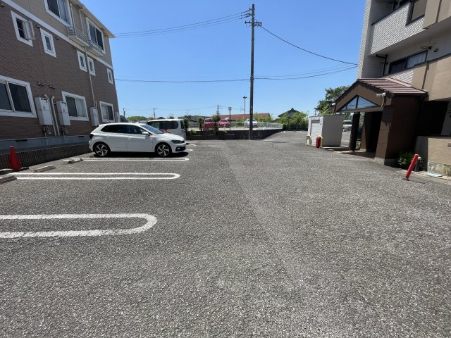 サバーバンハウスIの駐車場