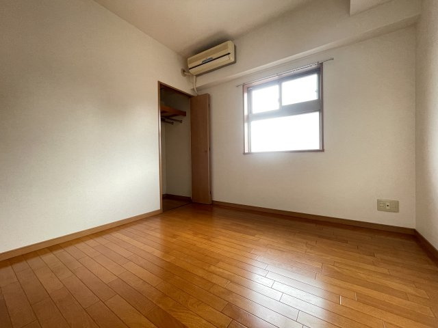 ビューネなんばの洋室