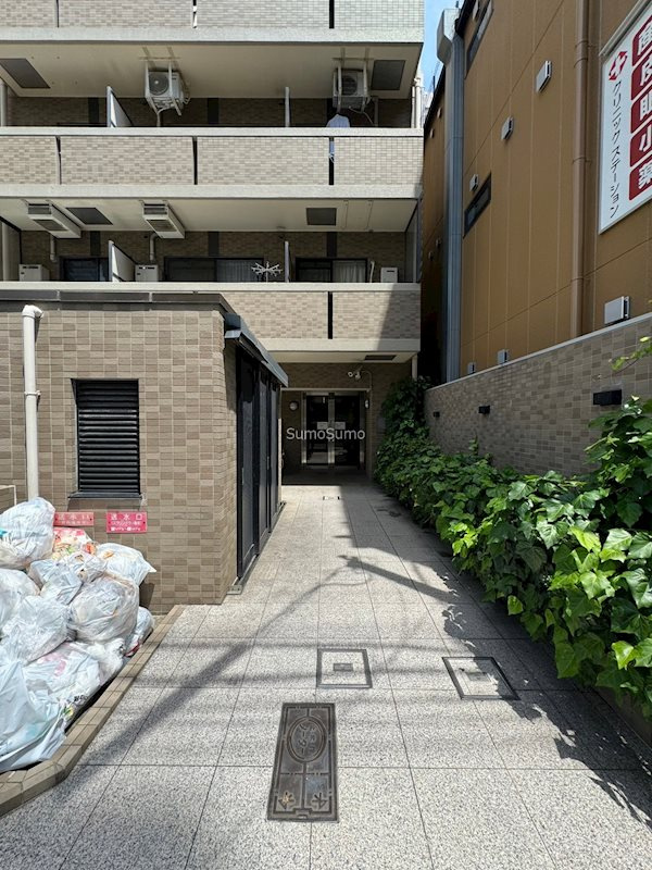 TATディナスティ西本町のエントランス