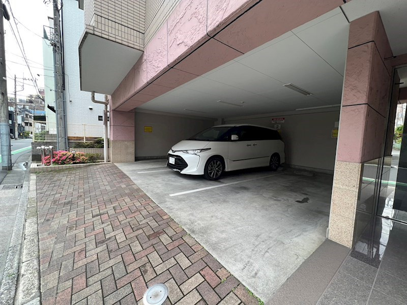 サント・コア目黒の駐車場