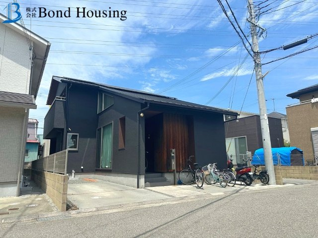 駐車2台　WIC・ウッドデッキ付き　玉津町今津　中古戸建の外観
