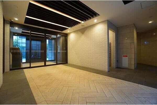 LaDouceur梅田Westのエントランス