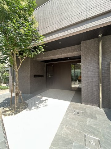 LaDouceur梅田Westのエントランス