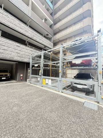プレサンス三宮ポルトの駐車場